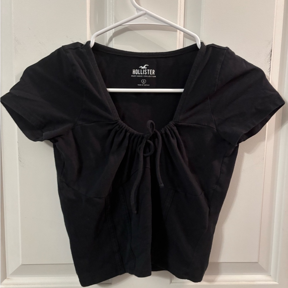 Hollister Women's Elegant Black Short Sleeve Top